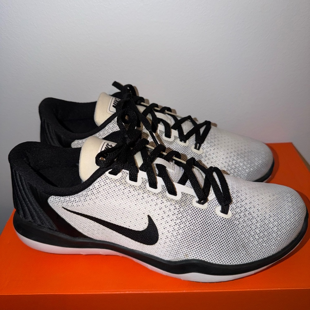 Nike Flex Supreme TR 5 White and Black Sneakers
